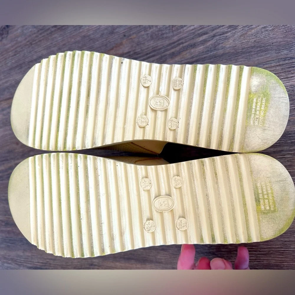 stitching Yellow platform leather sandals slides shoes sz 38 US 7-8 EUC